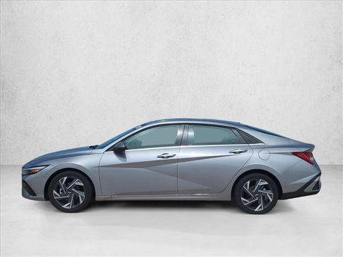 Used 2025 Hyundai Elantra Limited FWD image 9
