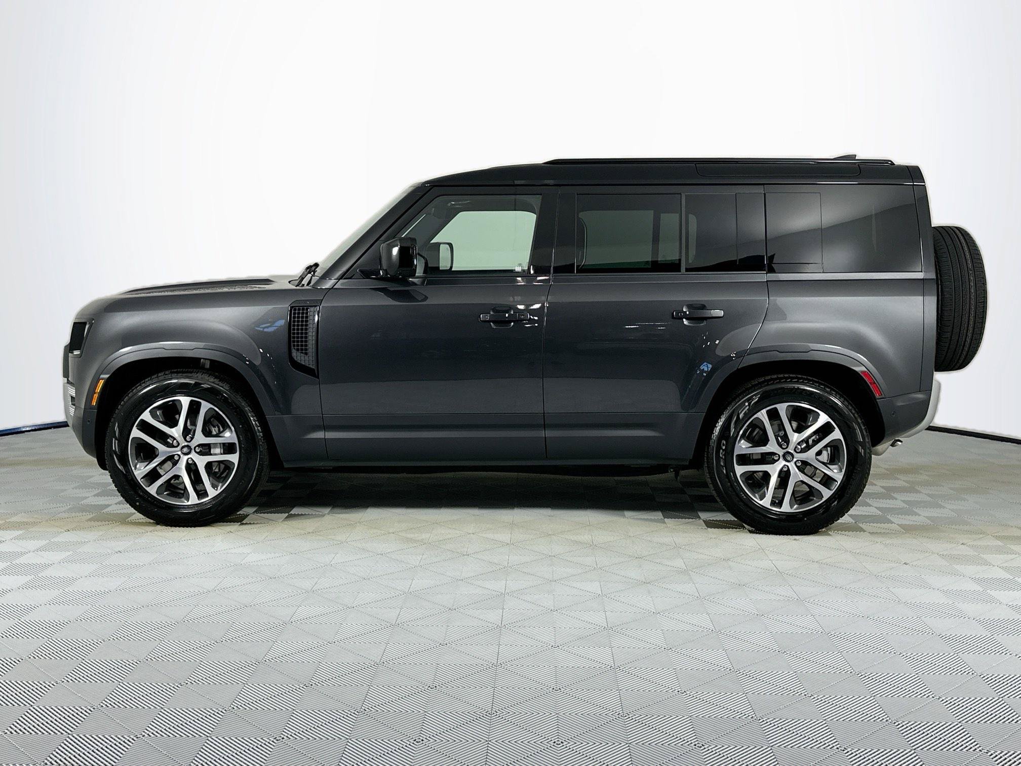 Certified 2025 Land Rover Defender 110 S AWD/4WD image 8
