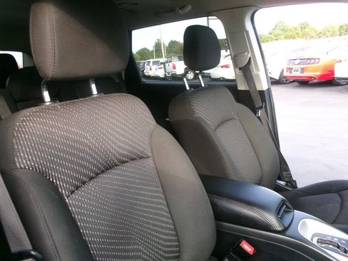 Used 2019 Dodge Journey SE FWD image 25