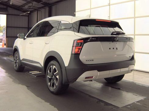 Used 2025 Nissan Kicks SR FWD image 5