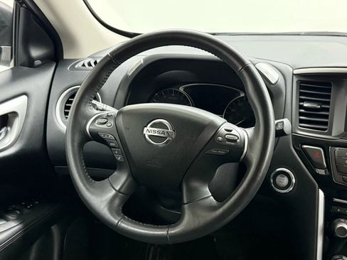 Used 2020 Nissan Pathfinder SV image 22