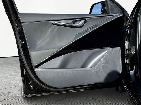 Used 2024 Kia Niro EX Touring image 18