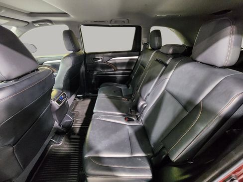 Used 2015 Toyota Highlander XLE image 36