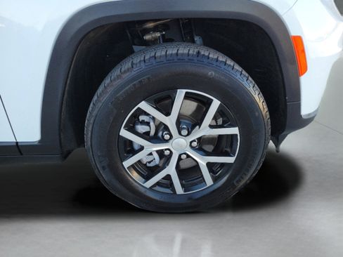 Used 2025 Jeep Grand Cherokee L Limited RWD image 30