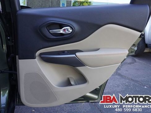 Used 2019 Jeep Cherokee Latitude w/ Popular Appearance Group FWD image 84