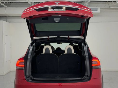 Used 2020 Tesla Model X AWD/4WD image 40