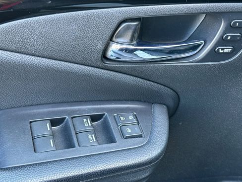 Used 2019 Honda Pilot Touring image 13