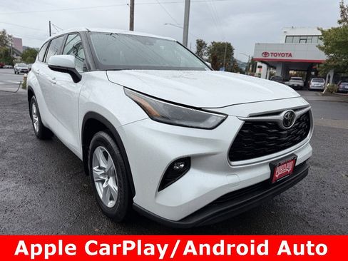 Used 2023 Toyota Highlander LE image 2