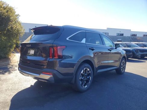 New 2026 Kia Sorento S image 4