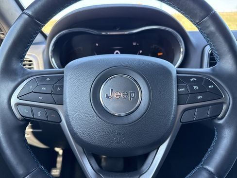 Used 2019 Jeep Grand Cherokee Laredo image 23