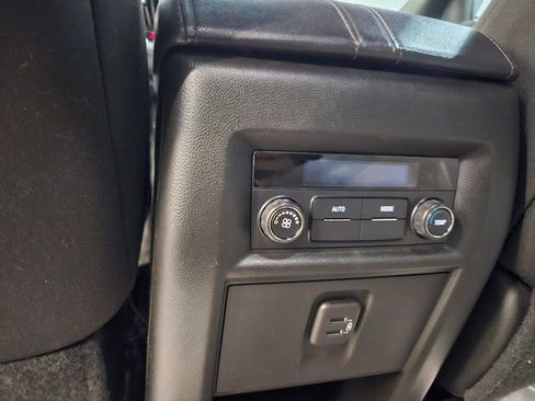 Used 2023 Chevrolet Traverse LT image 10