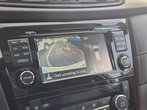 Used 2017 Nissan Rogue SV w/ Sun & Sound Touring Package image 24