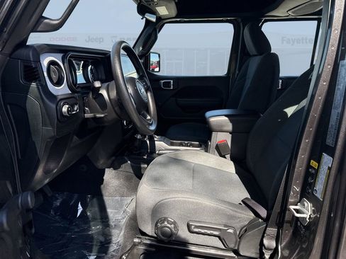 Used 2024 Jeep Gladiator Sport image 17