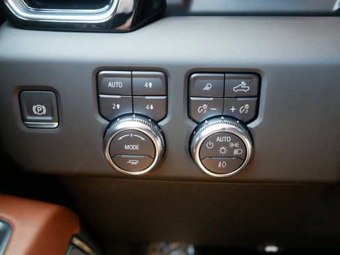 Used 2025 GMC Sierra 1500 Denali Ultimate AWD/4WD image 26