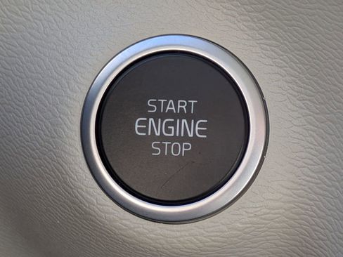 Certified 2022 Volvo XC40 T4 Inscription w/ Advanced Package image 29