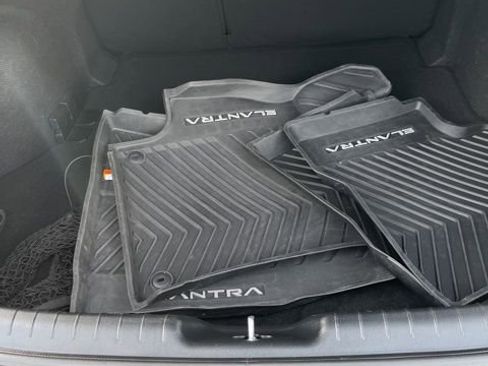 Used 2023 Hyundai Elantra Limited w/ Cargo Package image 18