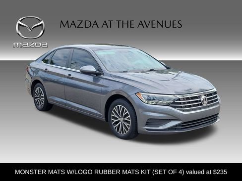 Used 2019 Volkswagen Jetta SE w/ Cold Weather Package FWD image 4