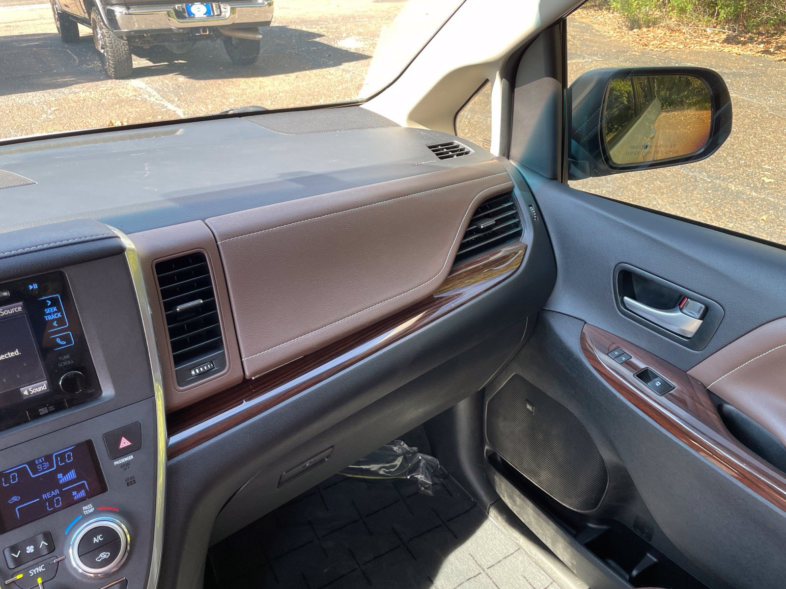 Used 2017 Toyota Sienna Limited FWD image 31