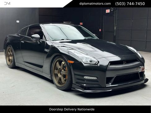 Used 2013 Nissan GT-R Black Edition image 9
