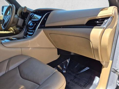 Used 2018 Cadillac Escalade ESV Platinum AWD/4WD image 28