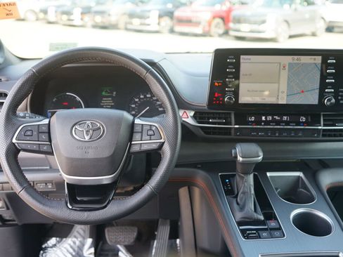 Used 2022 Toyota Sienna XSE w/ XSE Plus Package AWD/4WD image 20