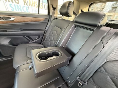 Used 2024 Volkswagen Atlas SE image 30