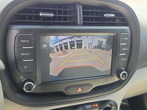 Certified 2024 Kia Soul LX FWD image 22