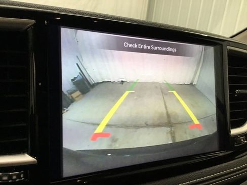 Used 2024 Chrysler Pacifica Touring-L AWD/4WD image 11