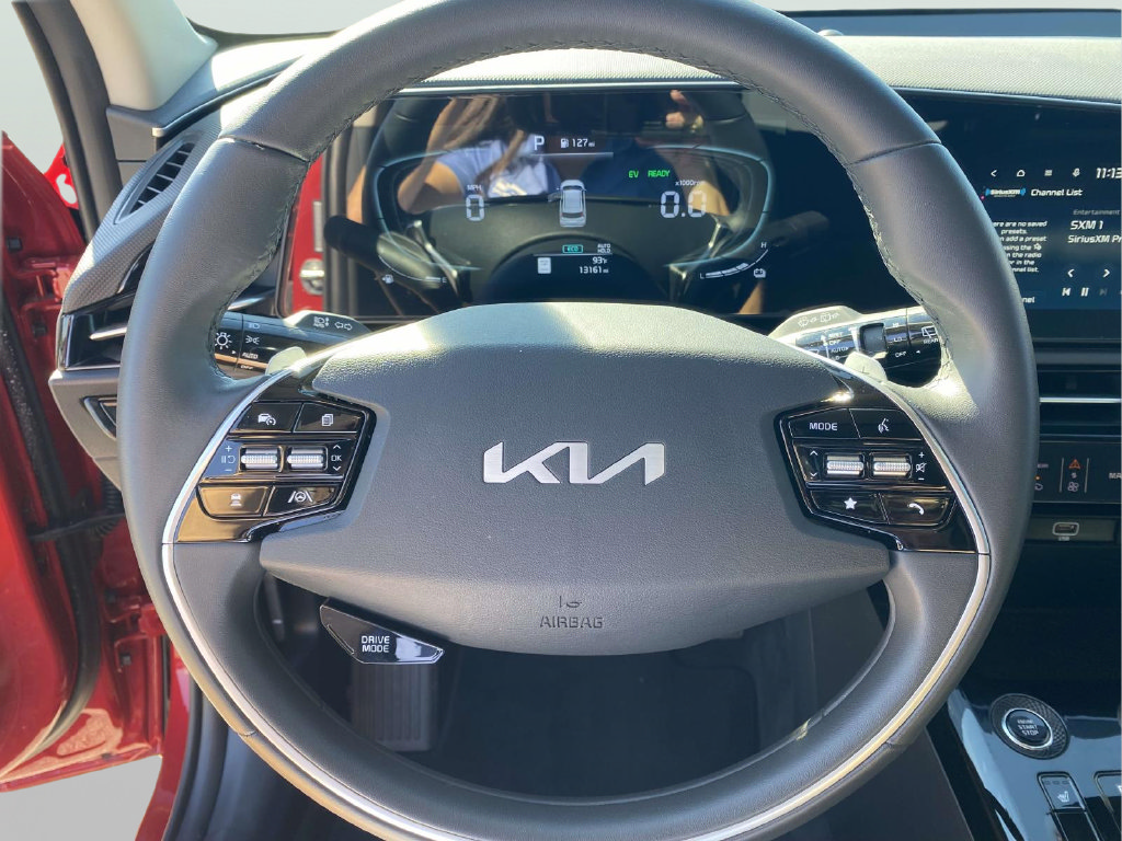 Used 2025 Kia Niro EX FWD image 18