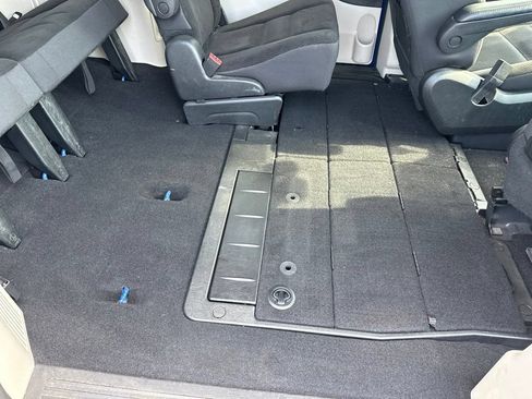 Used 2018 Dodge Grand Caravan SE w/ UConnect Hands-Free Group FWD image 37
