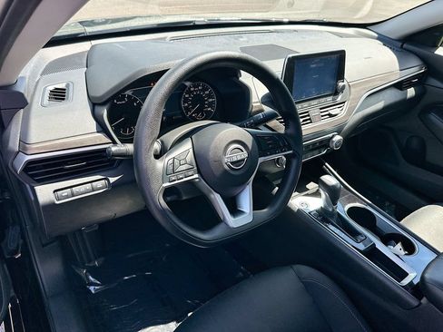 Used 2024 Nissan Altima 2.5 SV FWD image 9