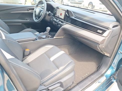 Used 2025 Toyota Camry SE w/ Convenience Package image 31