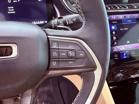 Used 2024 Jeep Grand Cherokee Limited w/ Black Appearance Package image 24