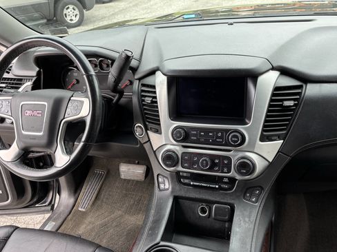 Used 2016 GMC Yukon XL SLT image 12