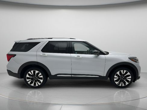 Used 2025 Ford Explorer Platinum w/ LUX Leather Package AWD/4WD image 4