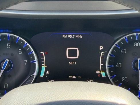 Used 2023 Chrysler Pacifica Touring-L image 9