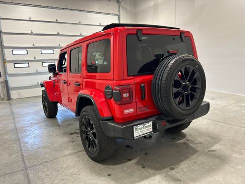 Used 2025 Jeep Wrangler Unlimited Sahara w/ Safety Group AWD/4WD image 8
