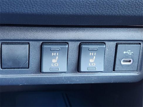 Used 2023 Toyota Corolla Cross XLE image 25