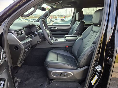 New 2026 Jeep Grand Wagoneer 4WD image 13