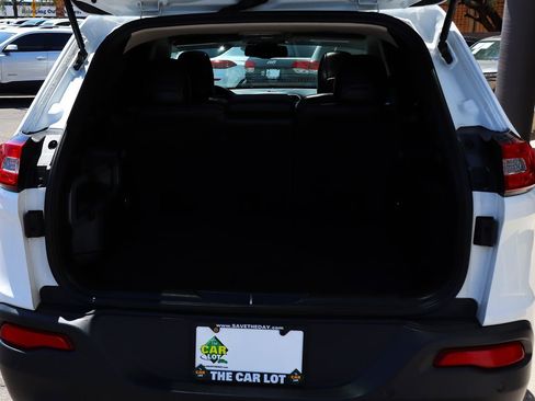 Used 2016 Jeep Cherokee Limited image 25