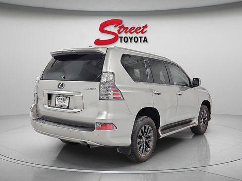 Used 2023 Lexus GX 460 Premium image 3