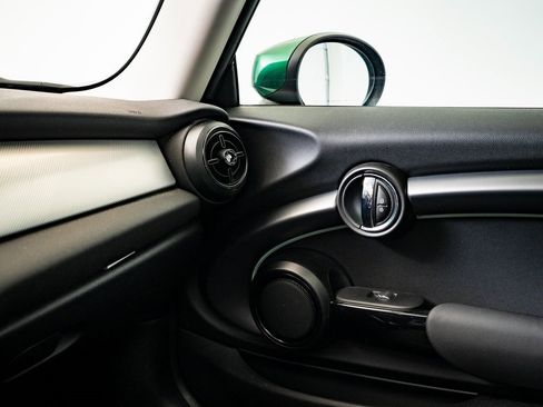 Used 2023 MINI Cooper 2-Door Hardtop image 33