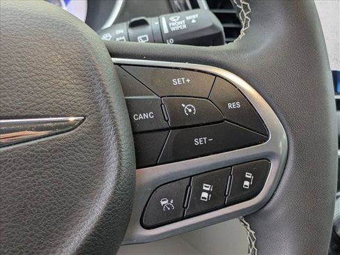 Used 2024 Chrysler Pacifica Touring-L image 20