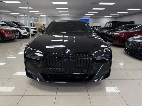 Used 2023 BMW 740i w/ Parking Assistance Package image 6