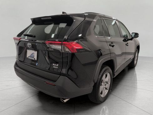 Used 2025 Toyota RAV4 XLE AWD/4WD image 19