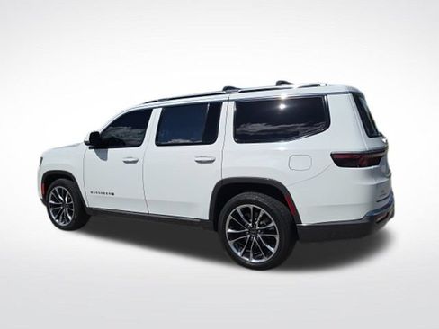 Used 2022 Jeep Wagoneer Series III w/ Premium Group I AWD/4WD image 5