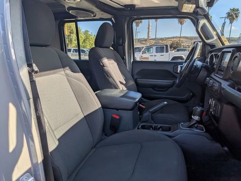 Certified 2023 Jeep Gladiator Sport AWD/4WD image 26