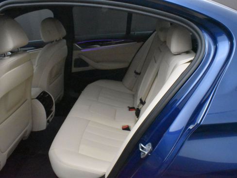 Used 2023 BMW 530i w/ Premium Package RWD image 26