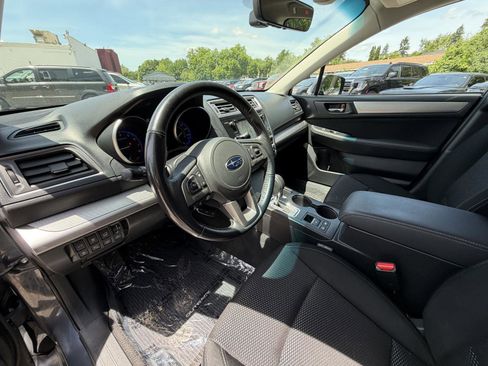 Used 2017 Subaru Outback 2.5i Premium AWD/4WD image 13
