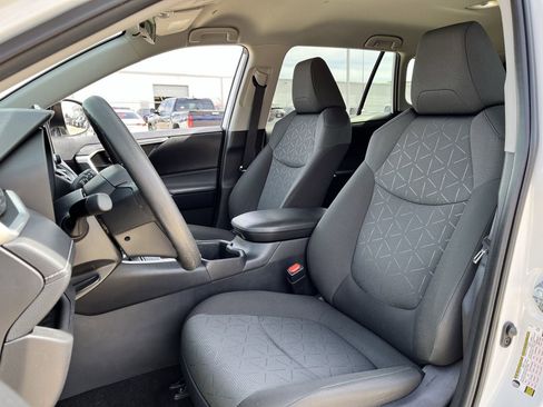 Used 2025 Toyota RAV4 XLE image 23